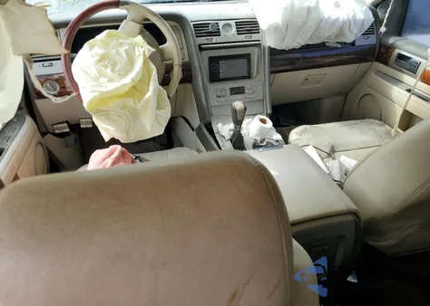 2004 Lincoln Navigator z USA, uszkodzony, nr VIN 5LMFU28R24LJ31392